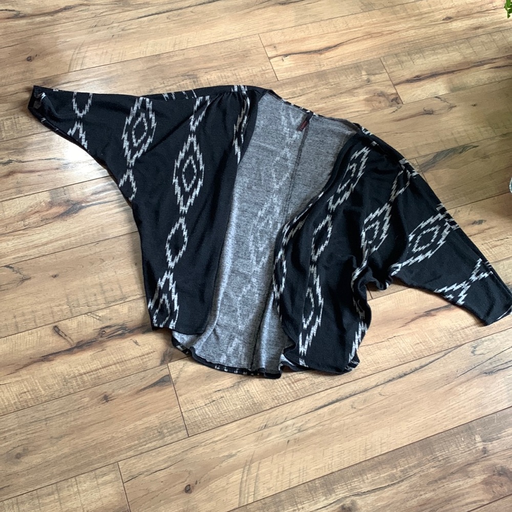 💜5 for $25 💜Aztec black coverup top no size